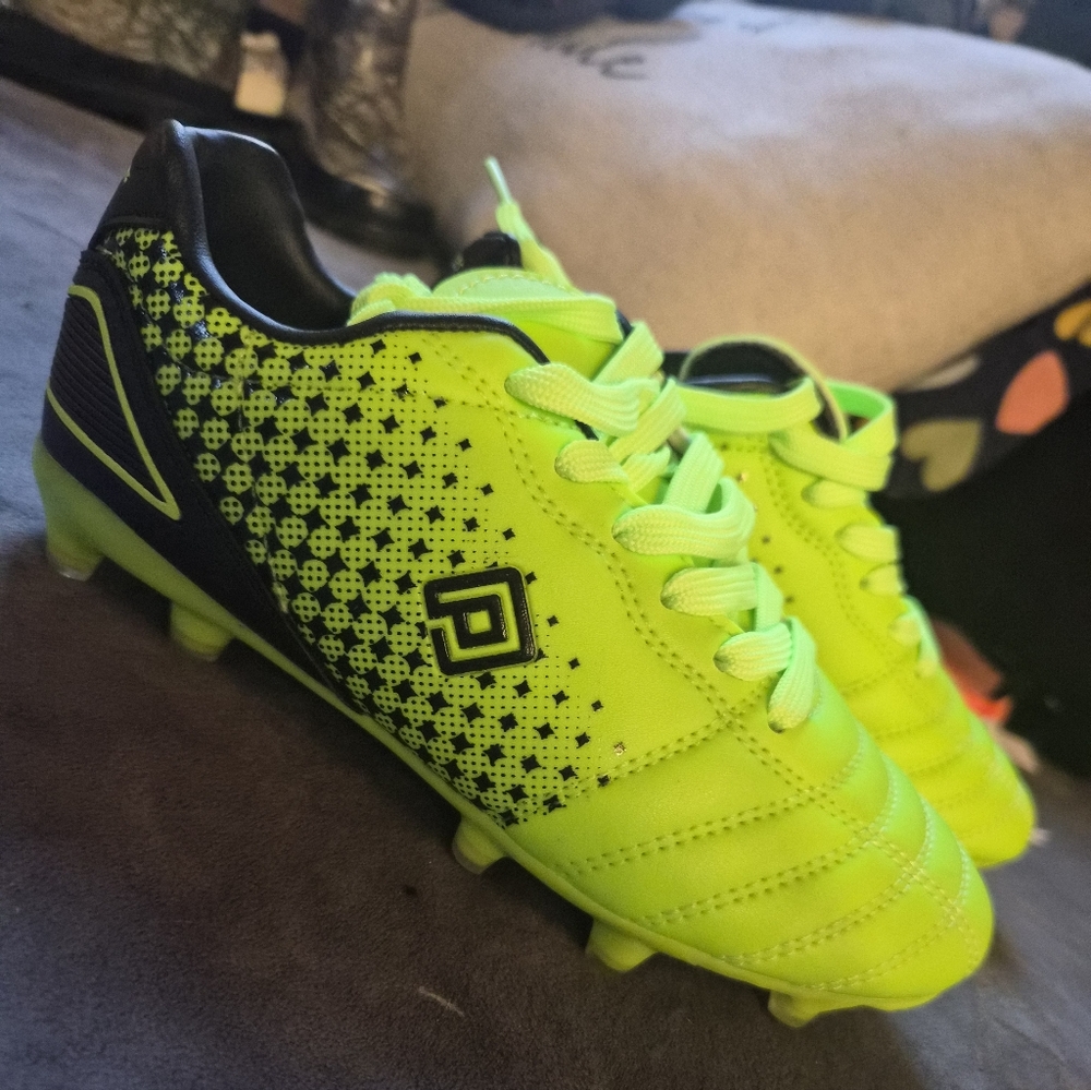 Dream Pairs Kids Soccer Cleats Size 1 Neon Green